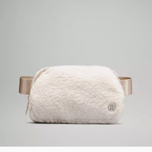 Lululemon everywhere belt bag *fleece
